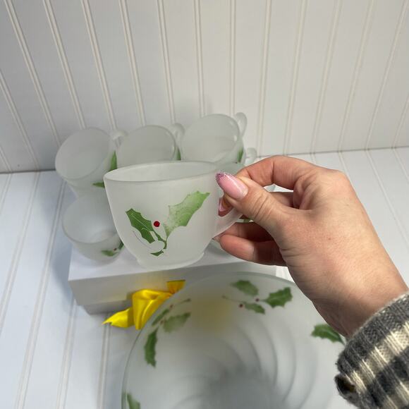 Vintage Federal Frosted Holly Berry Ivy Punch Biwl Set 12 Cups - Picture 6 of 9